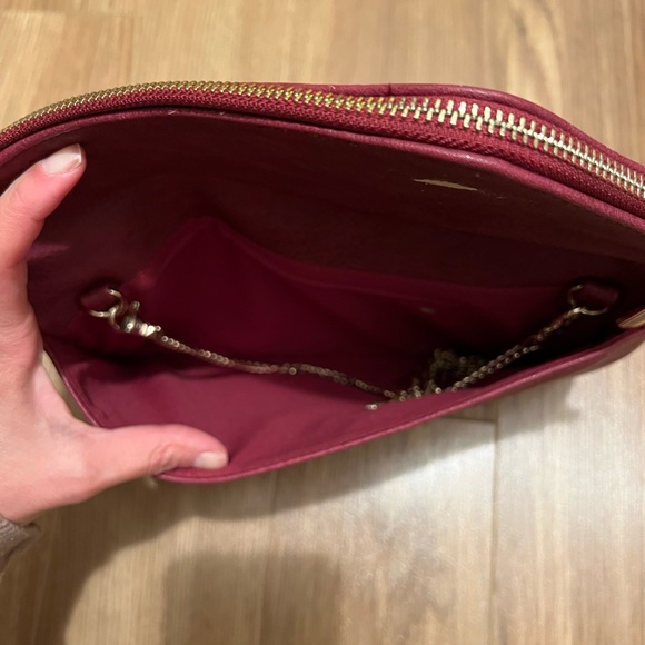 Red Clutch - Picture 3 of 3